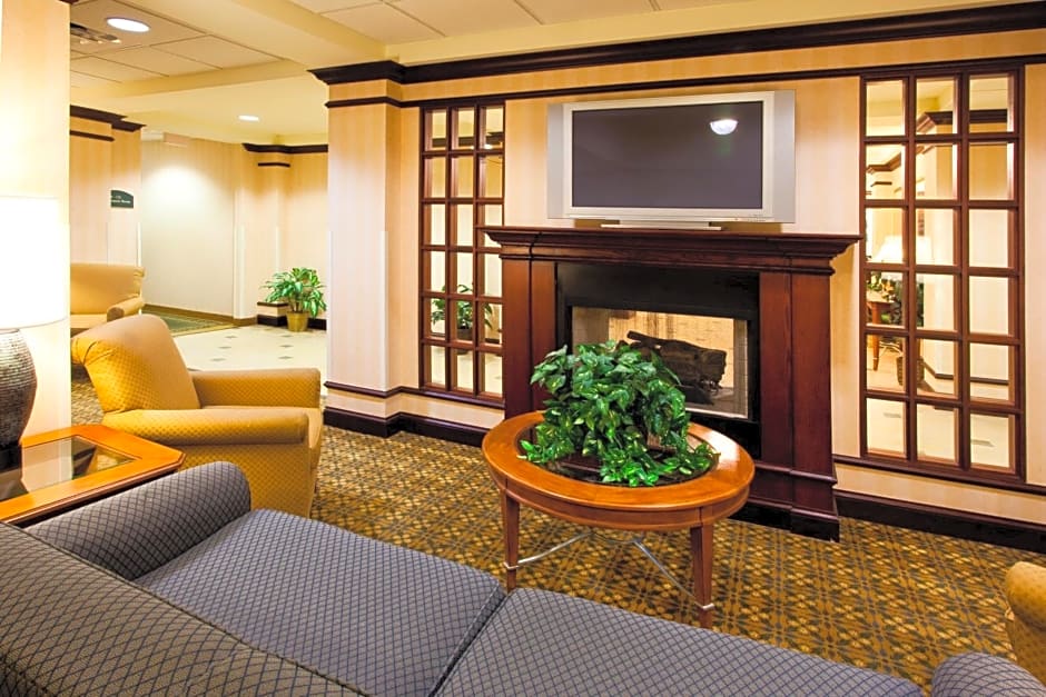 Holiday Inn Express Syracuse Airport, an IHG Hotel