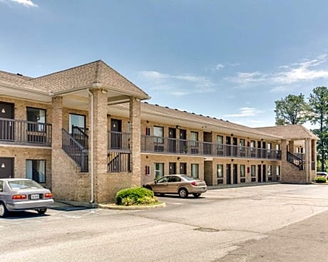 Quality Inn & Suites Suffolk West