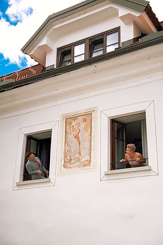 Hiša Linhart, Hotel & Restaurant