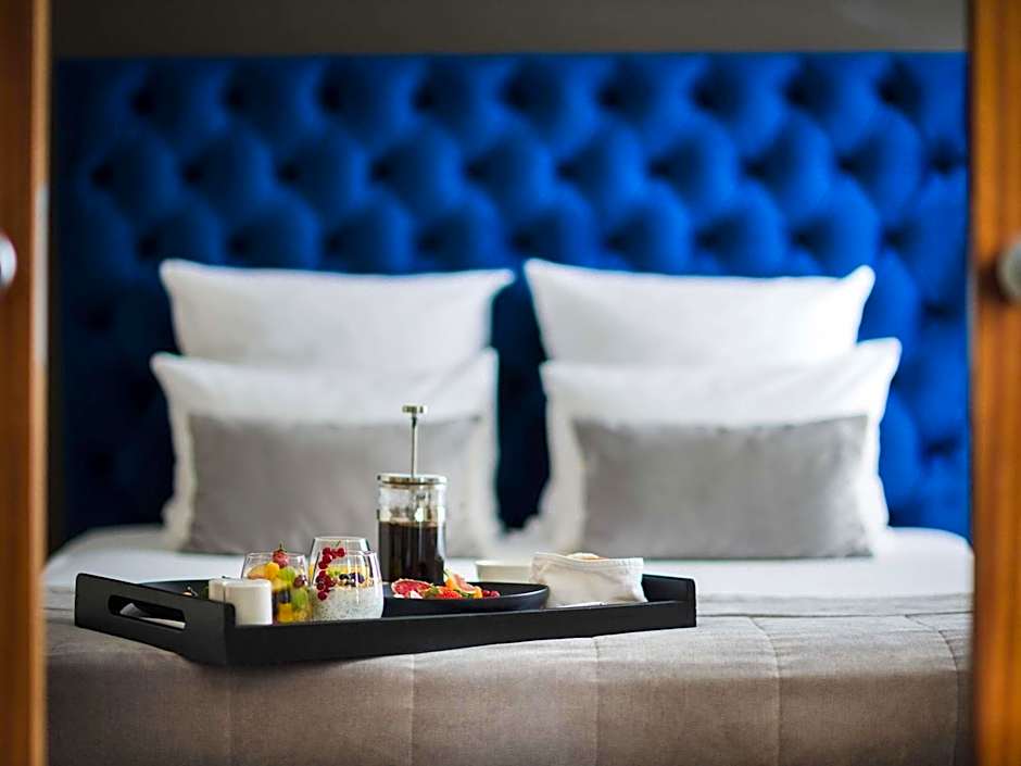 Photo 1 of 1 of 1 Queen Bed Suite