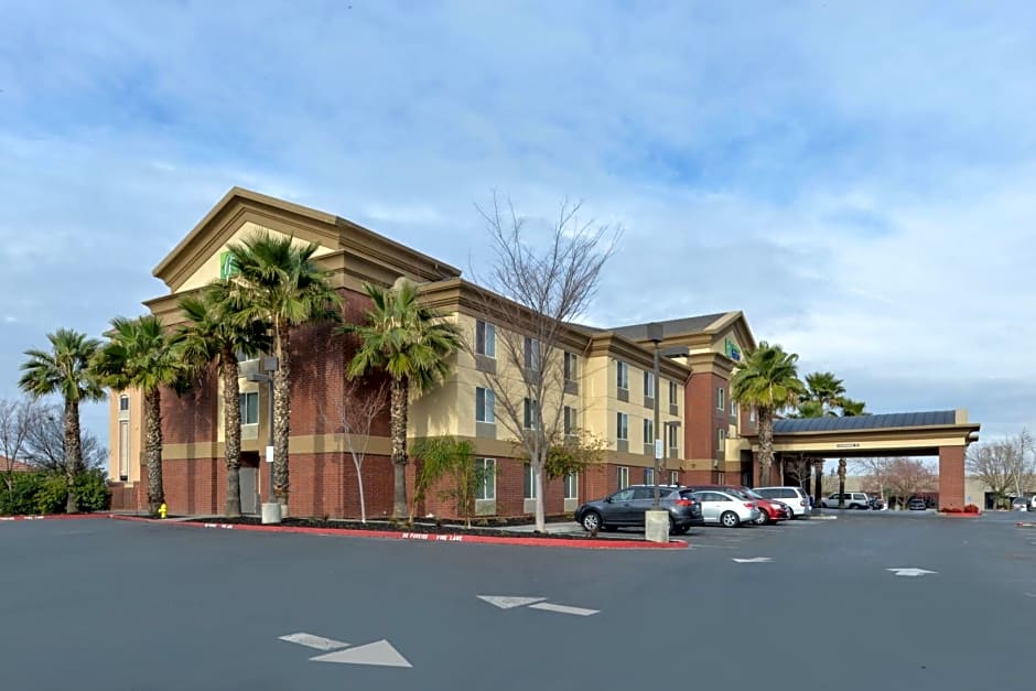 Holiday Inn Express Woodland By IHG