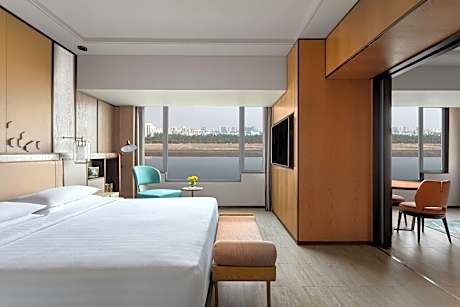 Grand Luxe Suite, Executive Lounge Access, Suite, 1 King, River View