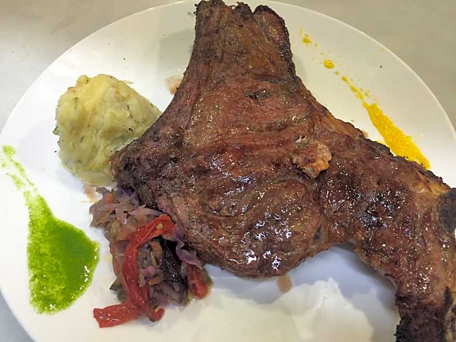 Albenzaire Hotel Asador