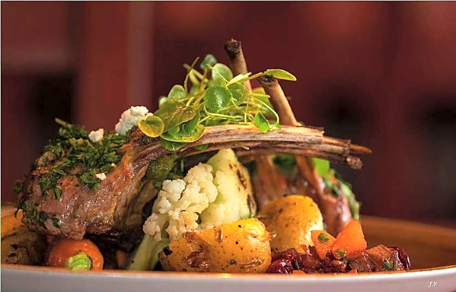 Storm Mountain Lodge Cabins Dining