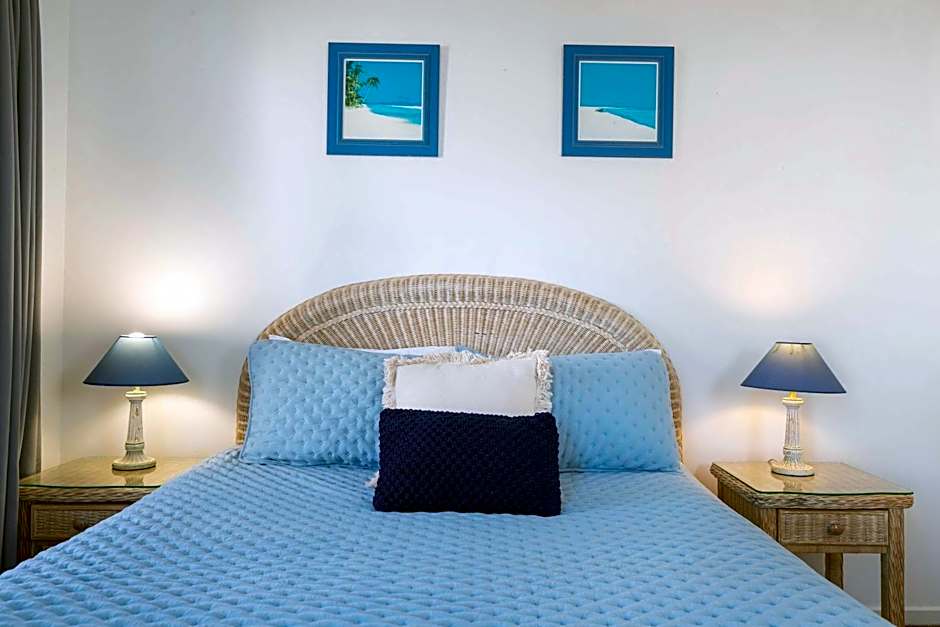 Surfside Buddina Beachfront 3bed Apt - Direct Beach Access