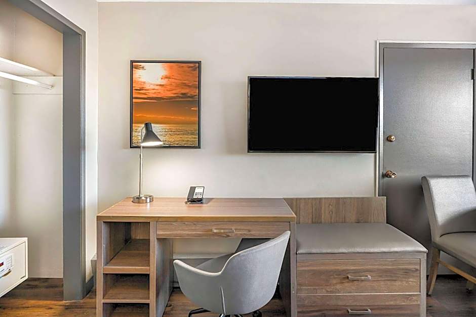 Days Inn by Wyndham Victoria On The Harbour