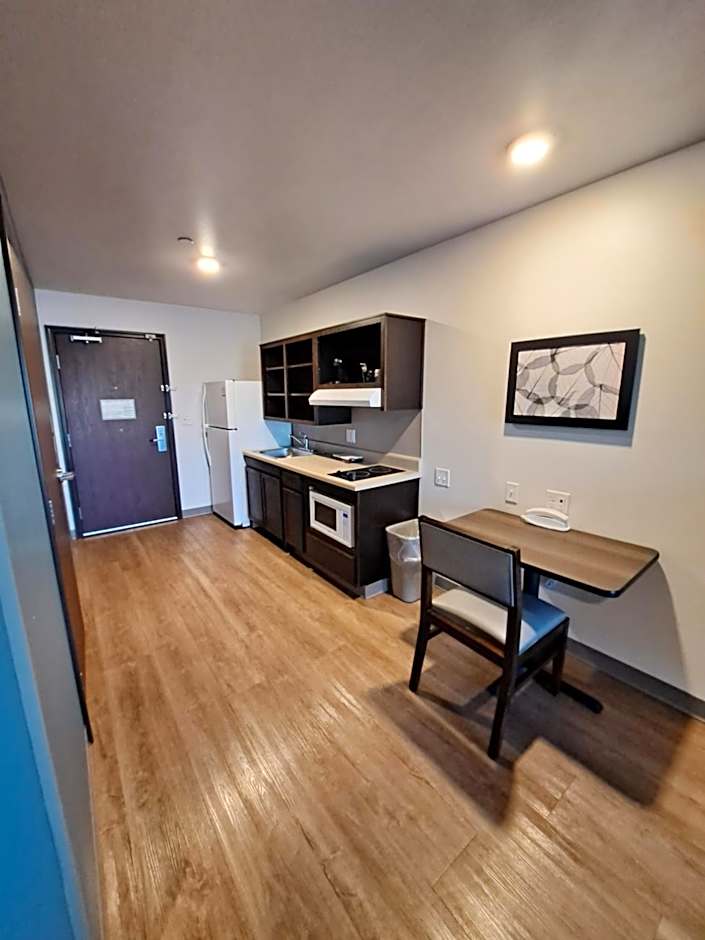 WoodSpring Suites Fargo North Near NDSU