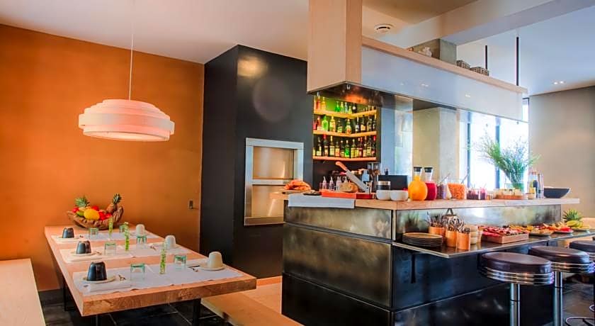 Hidden Hotel By Elegancia