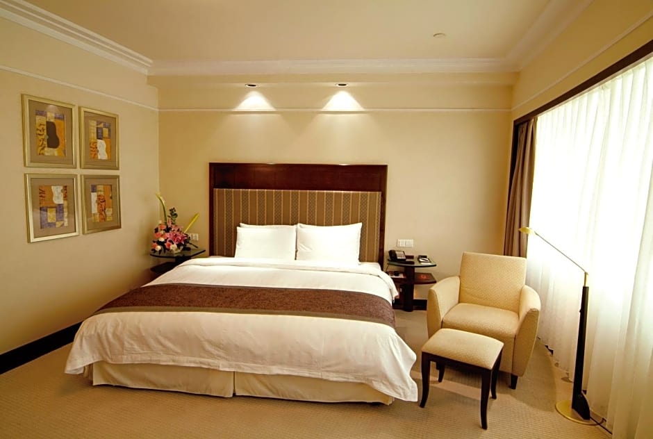 Howard Johnson Ginwa Plaza Hotel