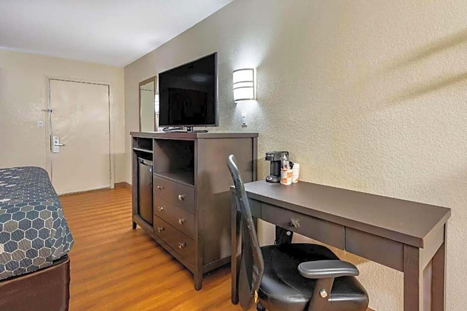 Quality Inn & Suites Columbus West
