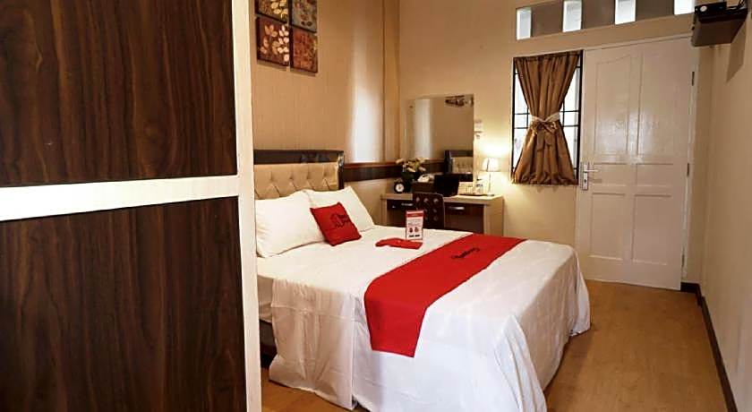 RedDoorz Plus near Universitas Sumatera Utara