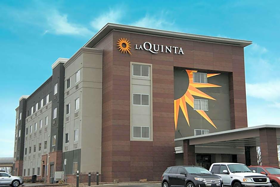 La Quinta Inn & Suites by Wyndham Wichita Airport