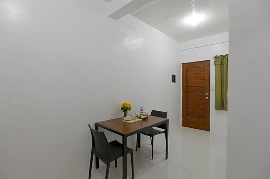 OYO 736 Jade Apartelle