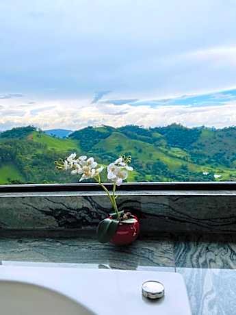 Queen Suite with Spa Bath