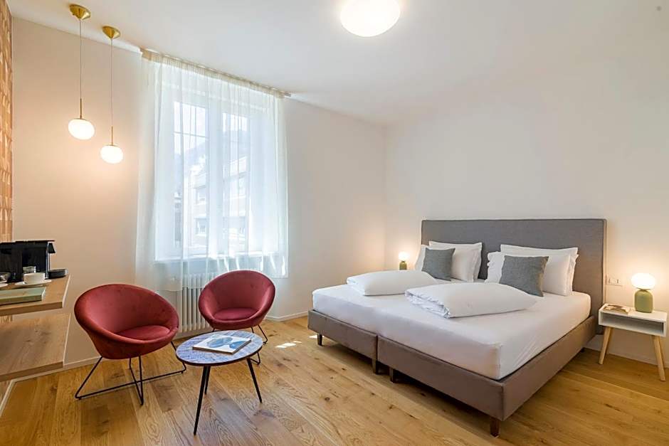 ELECTRIC Rooms & Suites