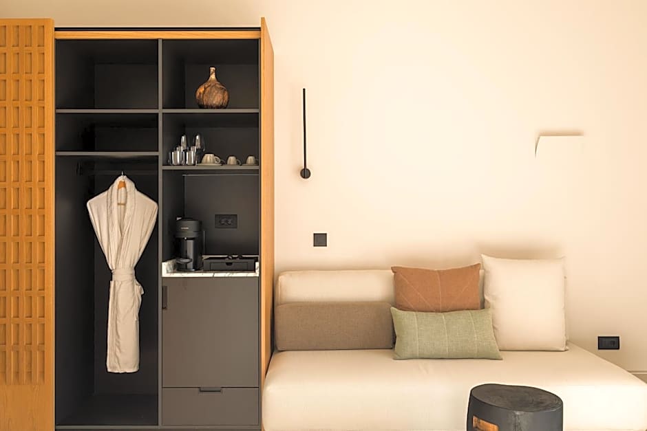 Domes Novos Santorini, Autograph Collection