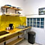 Suites Brisa Marina - atrás de Playa Regatas y el Malecón, 6 calles del Acuario