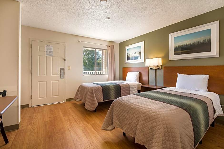 HomeTowne Studios by Red Roof Spartanburg - Asheville Highway