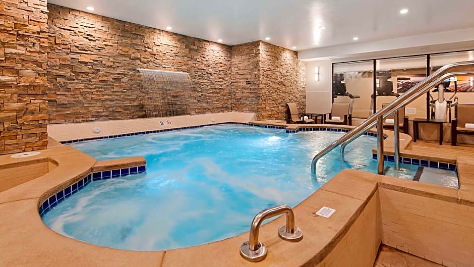 Best Western Plus Superior Inn