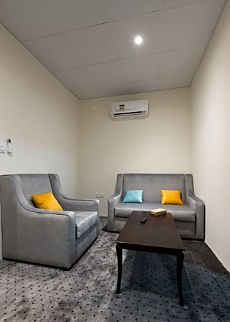 Junior Suite (1 King Bed)