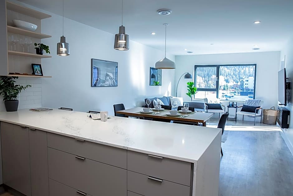 Birdies and Bears by Revelstoke Vacations