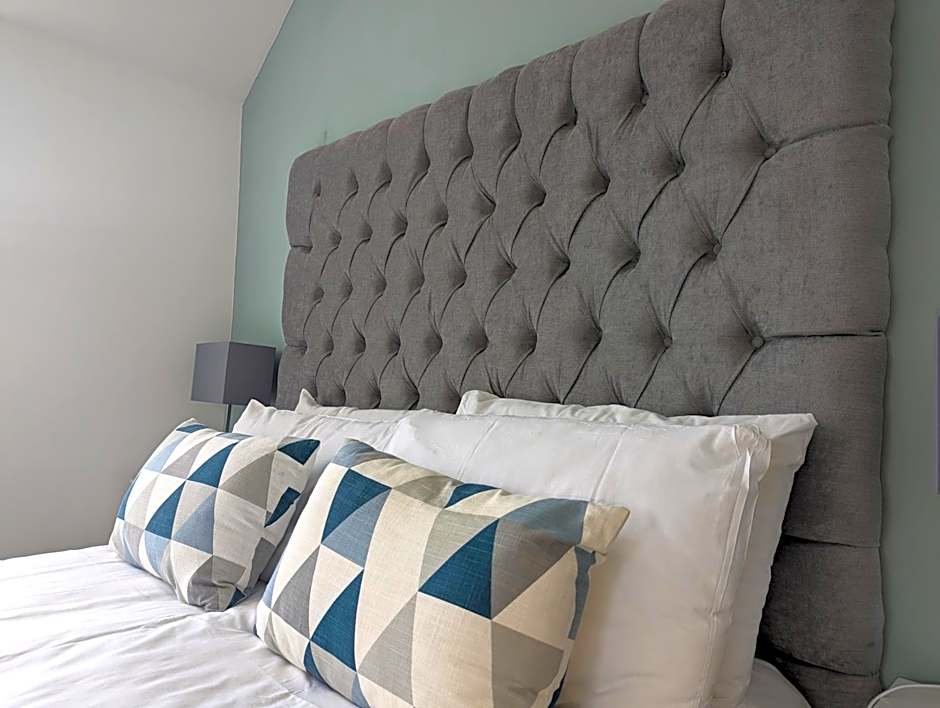 The Lodge by Cefn Tilla