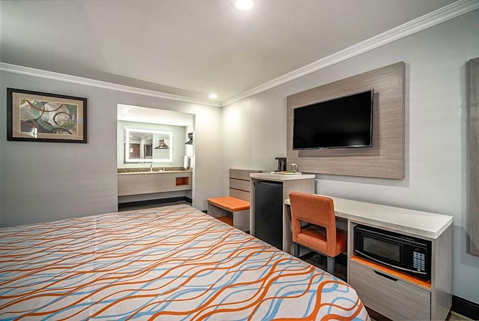 Travelodge Inn & Suites by Wyndham Bell Los Angeles Area