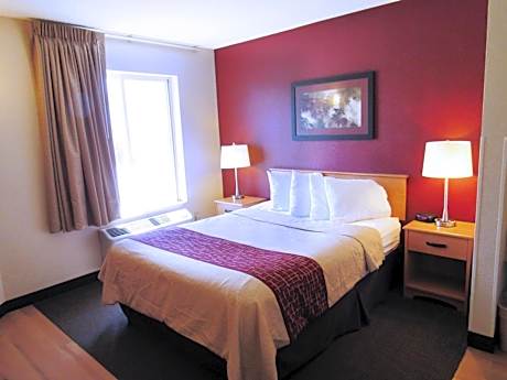 Deluxe Queen Room Disability Access Non-Smoking