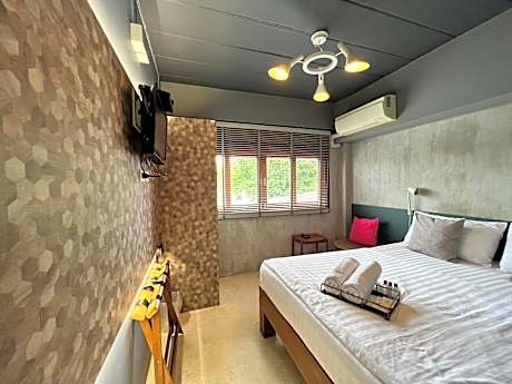 Standard - 1 Double Bed with Garden View