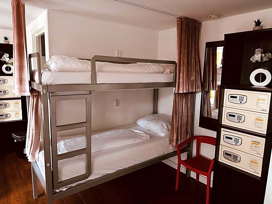 Room Mate Hostel Amsterdam Zaandam