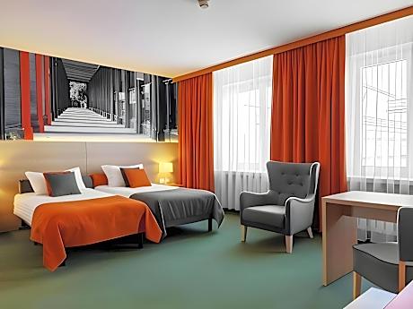 Family Room (1 Adult + 2 Children)