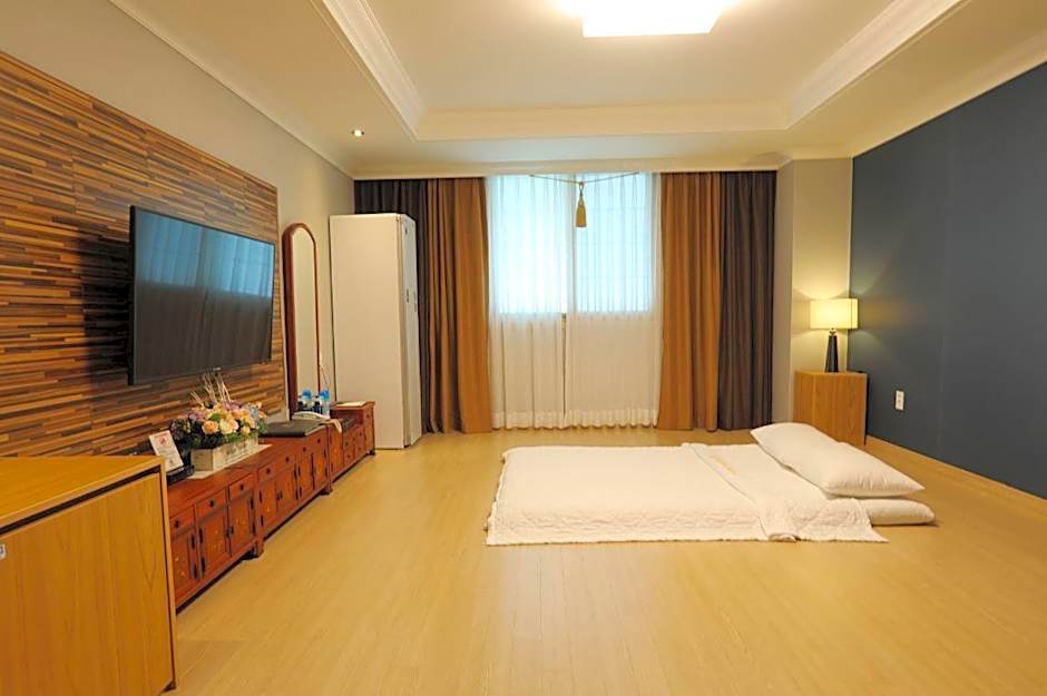 Empire Tourist Hotel