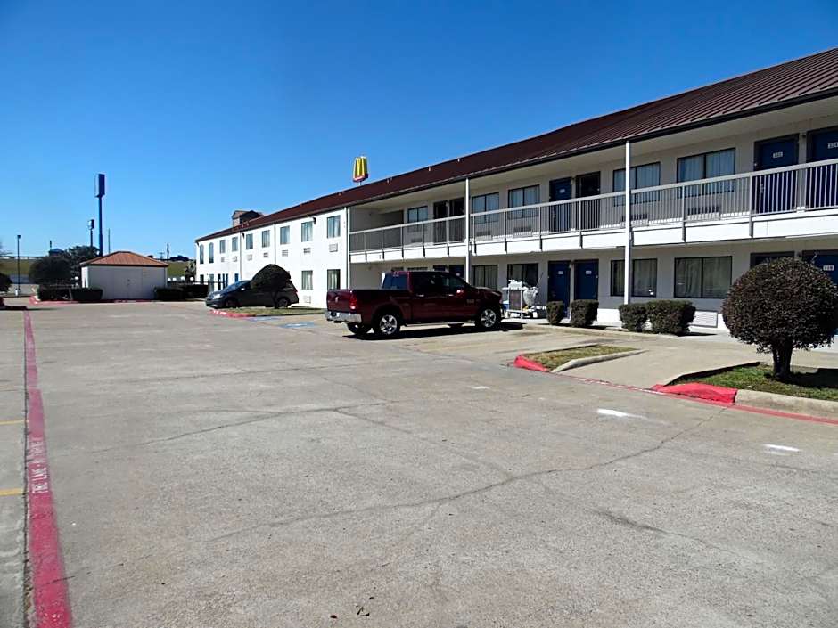 Motel 6-Ennis, TX