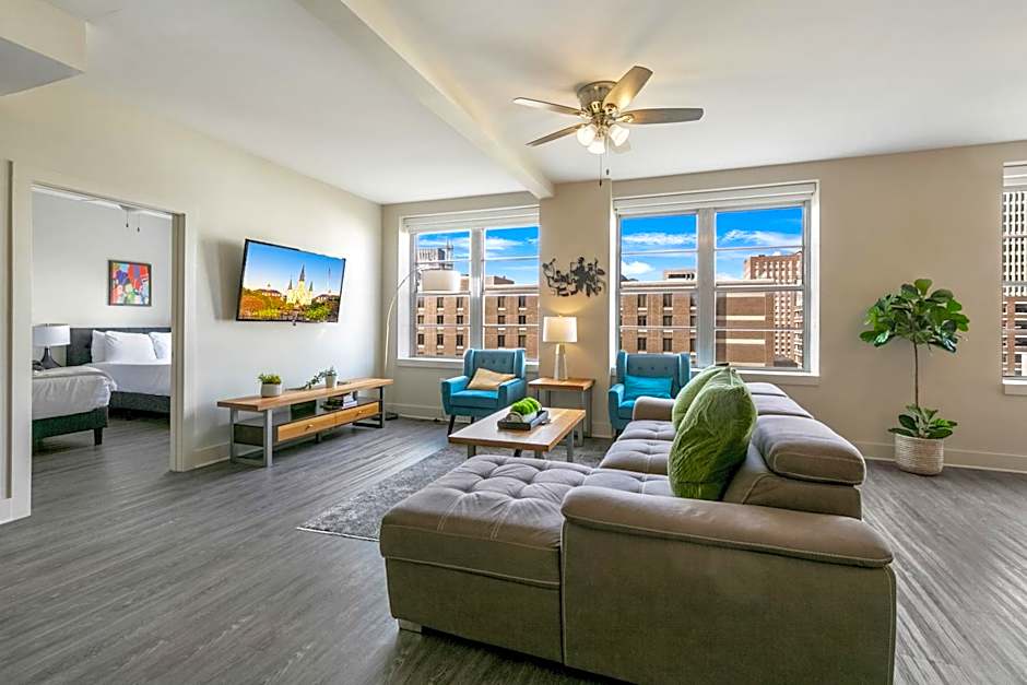 Spacious 4BR Luxury Condo Steps to French Quarter
