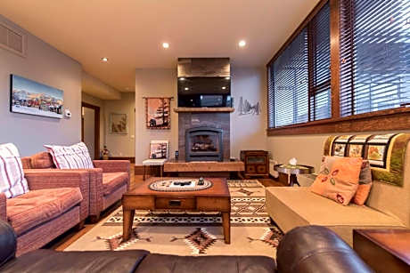 Two-Bedroom Deluxe Apartment with Balcony