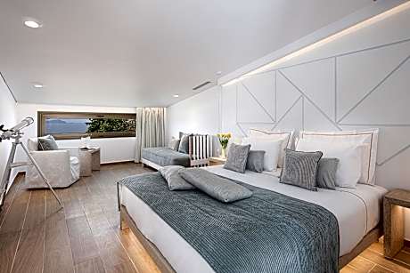 Deluxe Suite with Sea View and Private Pool