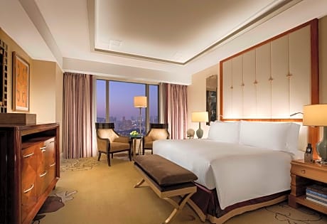 Suite City View King Bed