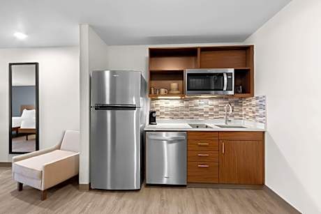 Everhome Suites Glendale Sports Entertainment District by Choice Hotels
