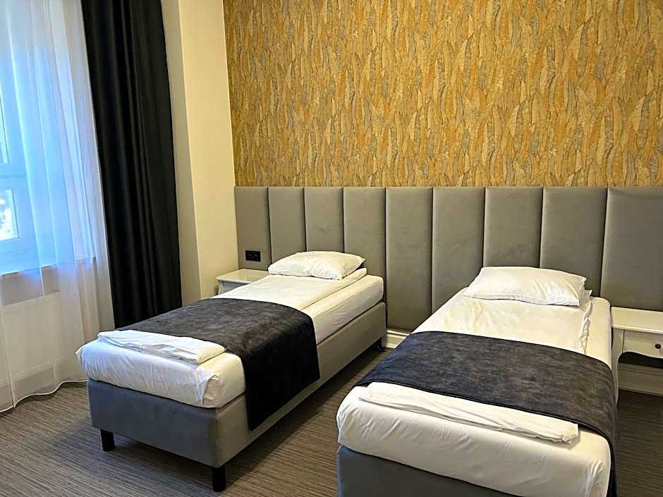 Oficerski Yacht Club