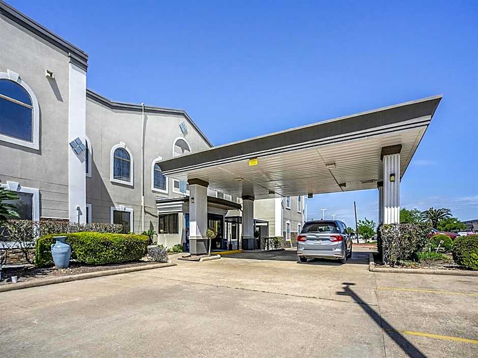 Days Inn & Suites by Wyndham Webster NASA-ClearLake-Houston