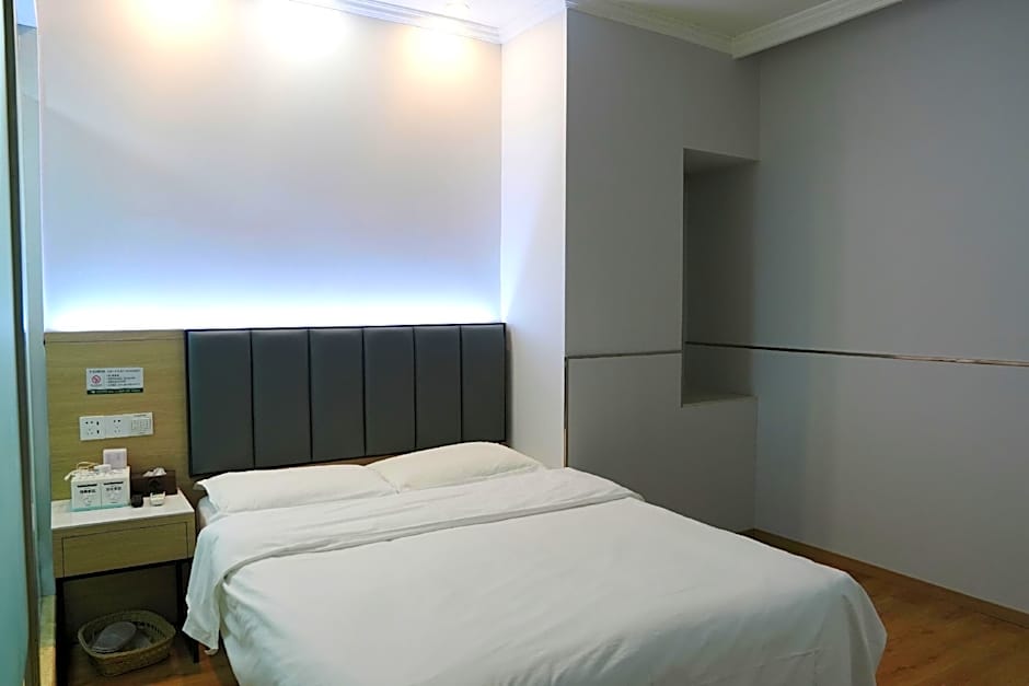 GreenTree Inn JiangSu ZhenJiang DingMao Industrial Park WoDe Square Express Hotel