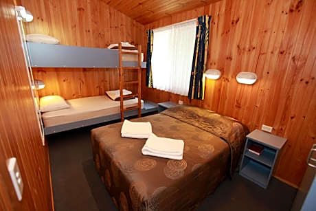 Deluxe Two-Bedroom Cabin - 6 Berth