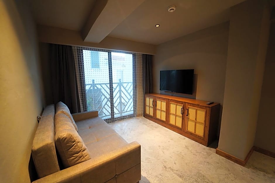 Icon Beach Suites Hotel Sovalye Island