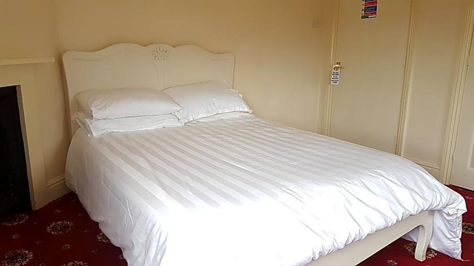 Lil's On The Waterfront