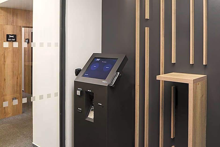 4 SMART HOTEL