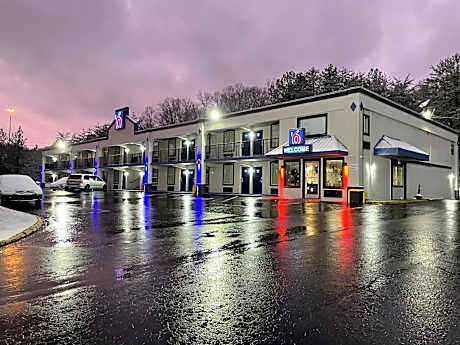 Motel 6 Kingston