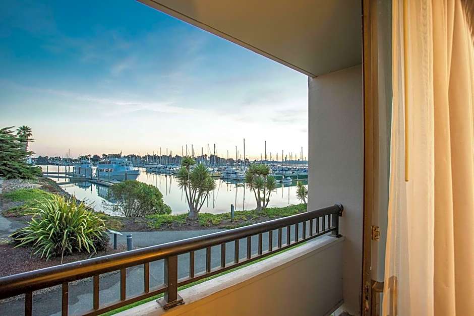 DoubleTree by Hilton Hotel Berkeley Marina
