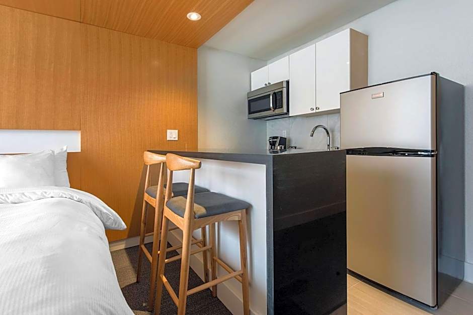 West Wing Hotel, Ascend Hotel Collection