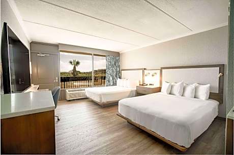 Queen Room with Two Beds and Sand Dune View NSMK/Mobility Access and Roll-In Shower