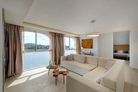 Luxury Apartment with Sea View